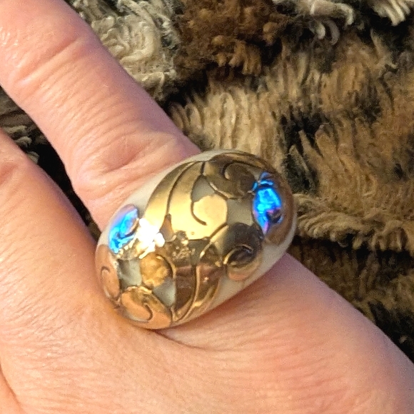 Vintage Unique Lucite Golden Scroll Domed Ring - Picture 1 of 6